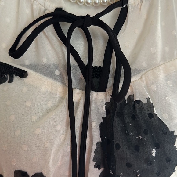 NWOT! Monteau Los Angeles Cream and Black Floral Blouse - Picture 2 of 5